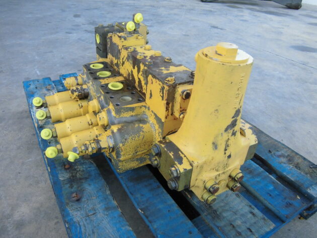 KOMATSU   PC11006  709-14-93500 - DISTRIBUIDOR DE 4 CARRETES - Imagen 4