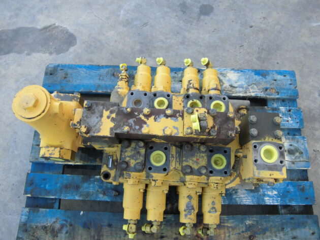 KOMATSU   PC11006  709-14-93500 - DISTRIBUIDOR DE 4 CARRETES - Imagen 5