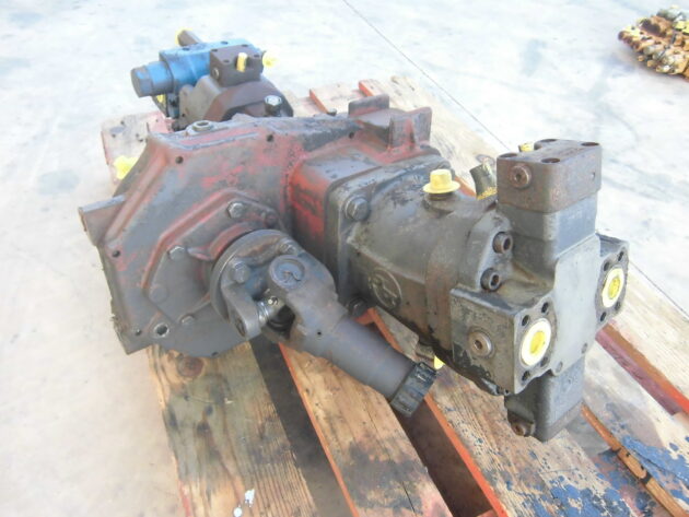 KOMATSU PW130-6 - 20E-60-K1122 - TRAVEL MOTOR REAR - Image 2