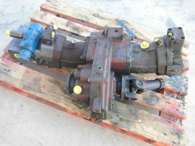 KOMATSU PW130-6 - 20E-60-K1122 - TRAVEL MOTOR REAR