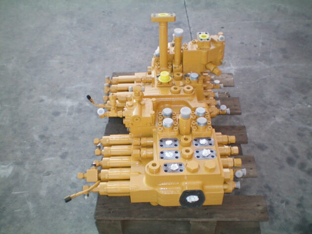 CATERPILLAR   330L  6E-2133 - DISTRIBUIDOR PRINCIPAL - Imagen 2