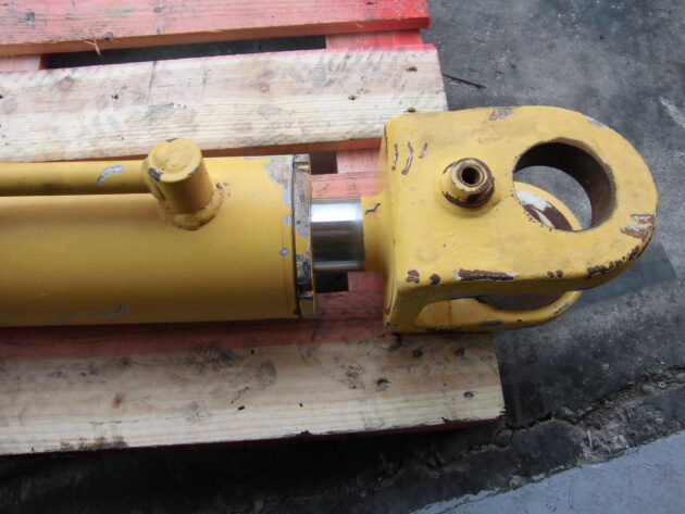 KOMATSU   WA2703  42Y-63-H2200 - BOTELLA IZQUIERDA DE ELEVACIÓN PALA - Imagen 3