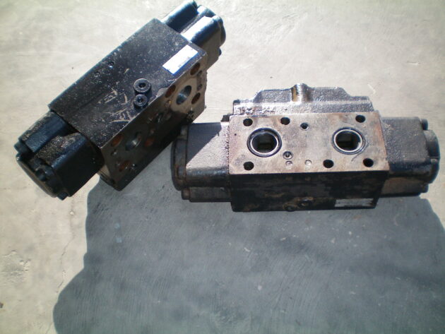 CATERPILLAR   345BL  111-9993 - LIMITADOR DE VELOCIDAD DEL MOTOR DE TRANSLACIÓN - Imagen 2