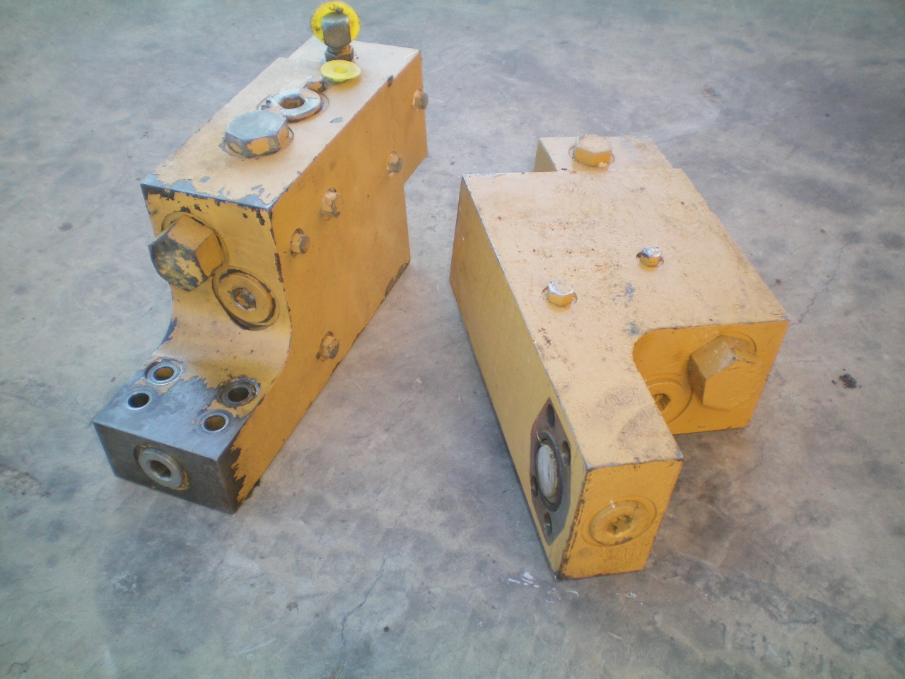 CATERPILLAR 345BL - 158-0371 - CHECK VALVE BOOM CYLINDER - Image 2