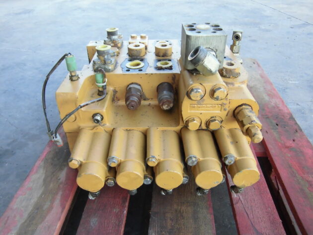 CATERPILLAR   345BL  165-9586 - DISTRIBUIDOR DE 5 CARRETES - Imagen 2