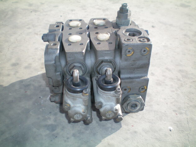 CATERPILLAR   936E  4T-5009 - DISTRIBUIDOR DE PALA - Imagen 3