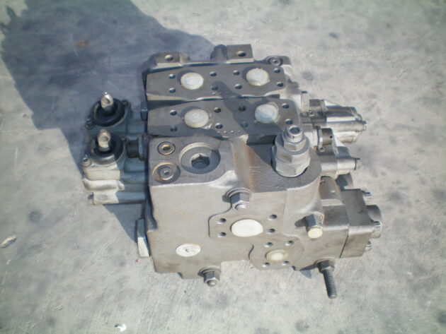 CATERPILLAR   936E  4T-5009 - DISTRIBUIDOR DE PALA - Imagen 4