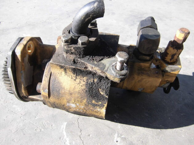 CATERPILLAR  963B  6E-6046 - BOMBA DE VENTILADOR Y PILOTAJE - Imagen 4