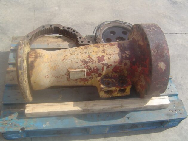 KOMATSU WA380-3 - 423-22-22410 - AXLE HOUSING, WITH SHAFT, PINION, DISCS AND HUB