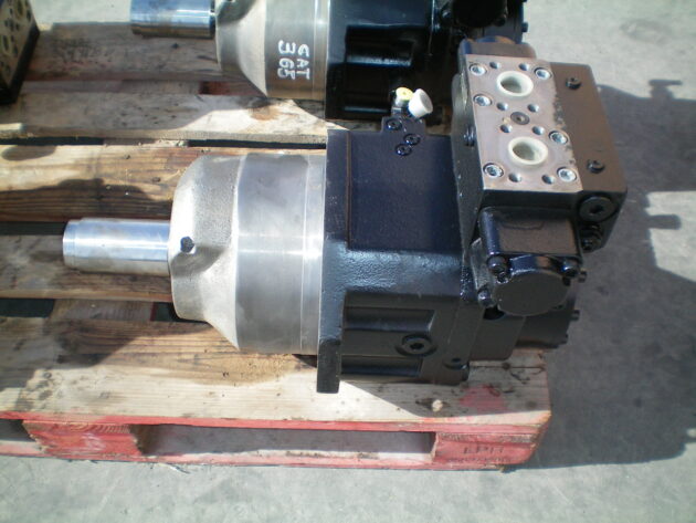 CATERPILLAR   365BL  147-5784 - MOTOR DE TRANSLACIÓN CON TACO LIMITADOR DE VELOCIDAD AA4VSE250HZ - Imagen 3