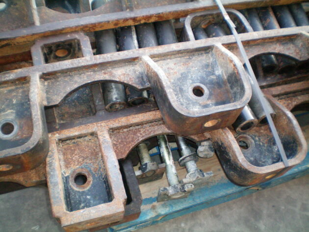 CATERPILLAR   365BL  148-3104 - DEFENSAS DE LOS RODILLOS CON SEPARADORES Y TORNILLOS - Imagen 5
