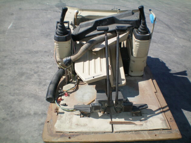 CATERPILLAR   375ME   - INTERIOR DE CABINA - Imagen 3