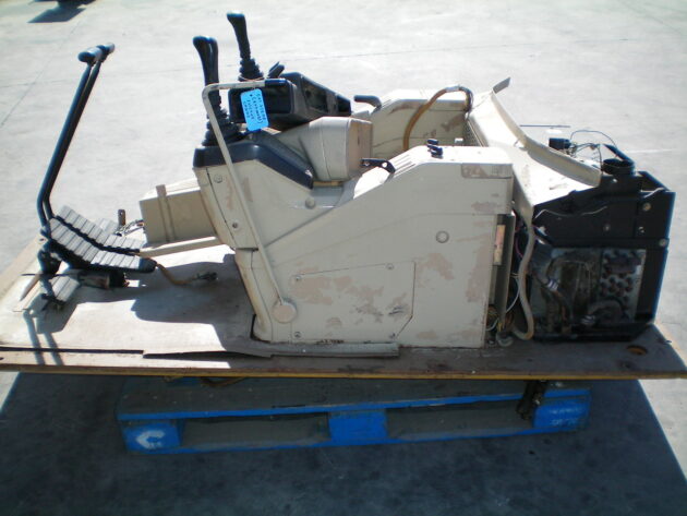 CATERPILLAR   375ME   - INTERIOR DE CABINA - Imagen 4