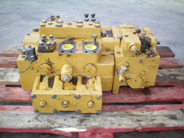 CATERPILLAR   375ME  9T-8492 - DISTRIBUIDOR PRINCIPAL DE EQUIPOS - Imagen 2