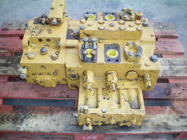 CATERPILLAR   375ME  9T-8492 - DISTRIBUIDOR PRINCIPAL DE EQUIPOS - Imagen 4