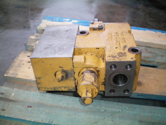 CATERPILLAR   375ME  107-6454 - TACO DE VÁLVULAS DE SOSTENIMIENTO DE PLUMA - Imagen 2