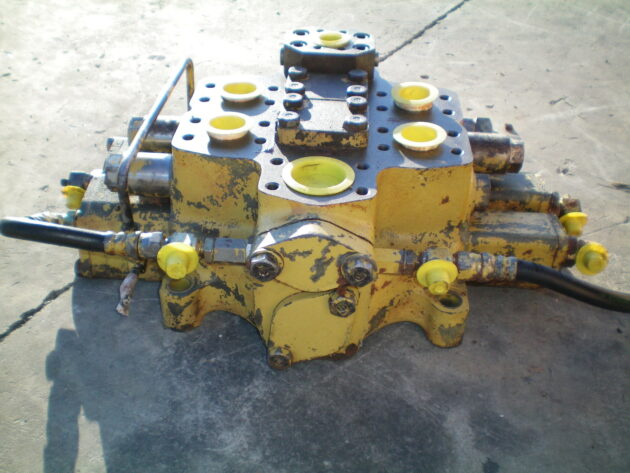 KOMATSU   WA4703  709-12-13100 - DISTRIBUIDOR DE 2 CARRETES - Imagen 2