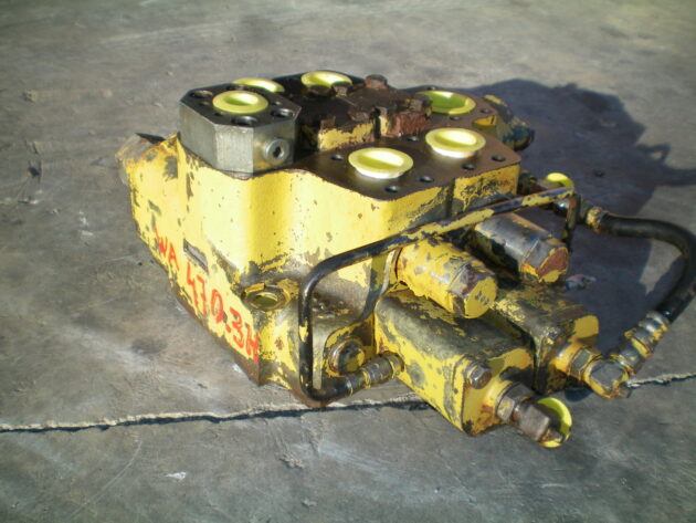 KOMATSU   WA4703  709-12-13100 - DISTRIBUIDOR DE 2 CARRETES - Imagen 4