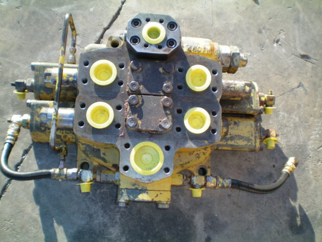 KOMATSU   WA4703  709-12-13100 - DISTRIBUIDOR DE 2 CARRETES