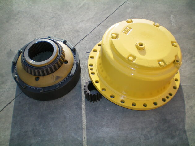 KOMATSU   WA4703H  421-22-12101 - CARDILLA TRASERA DERECHA CORONA VENDIDA