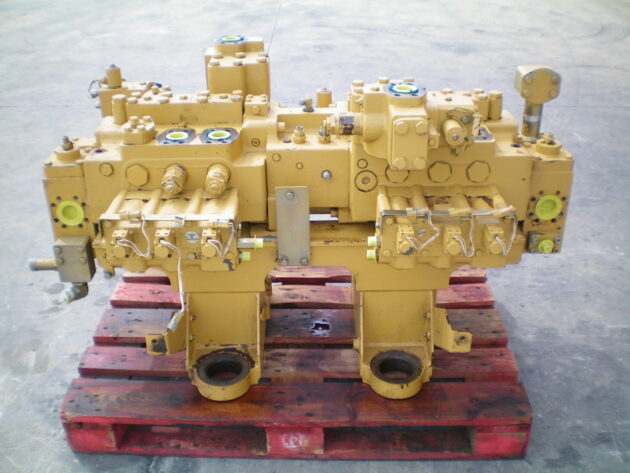 CATERPILLAR  385B  174-1843 - DISTRIBUIDOR PRINCIPAL - Imagen 3