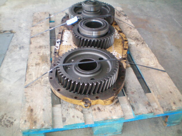 CATERPILLAR   980C  7G-9040 - TAPA CAJA TRANSFERENCIAS Y 3 PIÑONES - Imagen 3