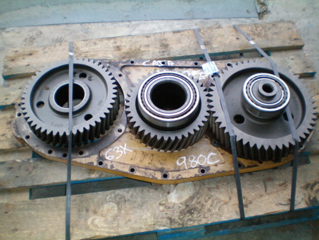 CATERPILLAR   980C  7G-9040 - TAPA CAJA TRANSFERENCIAS Y 3 PIÑONES