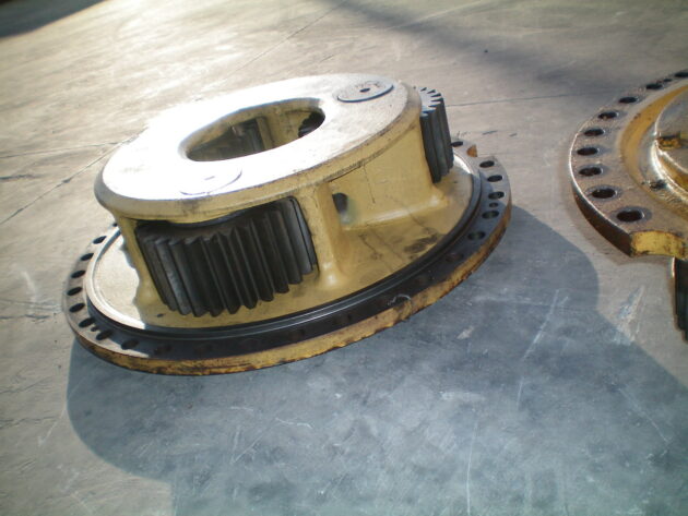 CATERPILLAR   988B  3V-5953 - TAPA REDUCTORA - Imagen 3