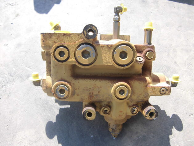CATERPILLAR   988G  133-8609 - DISTRIBUIDOR DE DIRECCIÓN - Imagen 2