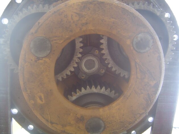 CATERPILLAR   826C  9U-4724 - TAPA REDUCTORA PRETALLER - Imagen 2