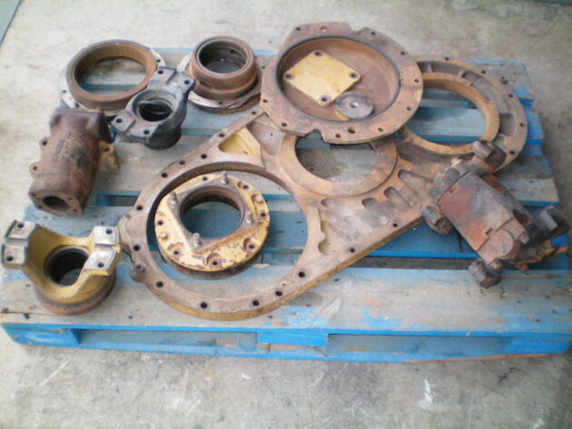 CATERPILLAR   826C  7G-9040 - TAPAS DE CAJA DE TRANSFERENCIAS