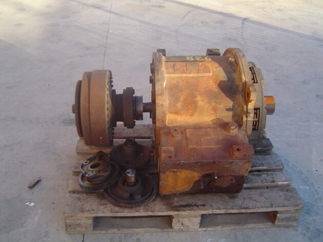 CATERPILLAR   826C  9W-8392 - SERVOTRANSMISIÓN CON CONVERTIDOR - Imagen 4