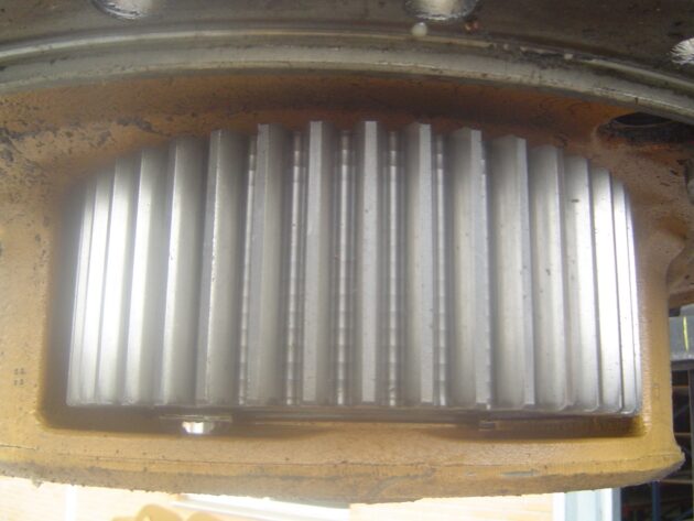 CATERPILLAR   826C  9U-4724 - TAPA REDUCTORA - Imagen 3