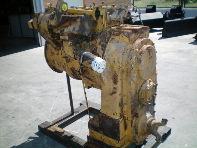 CATERPILLAR   826C  9W-8392 - SERVOTRANSMISIÓN CON CONVERTIDOR - Imagen 5