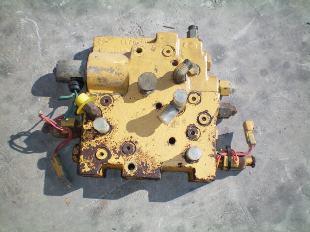 CATERPILLAR   826G  118-2248 - DISTRIBUIDOR DE PALA - Imagen 2