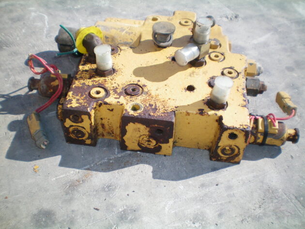 CATERPILLAR   826G  118-2248 - DISTRIBUIDOR DE PALA