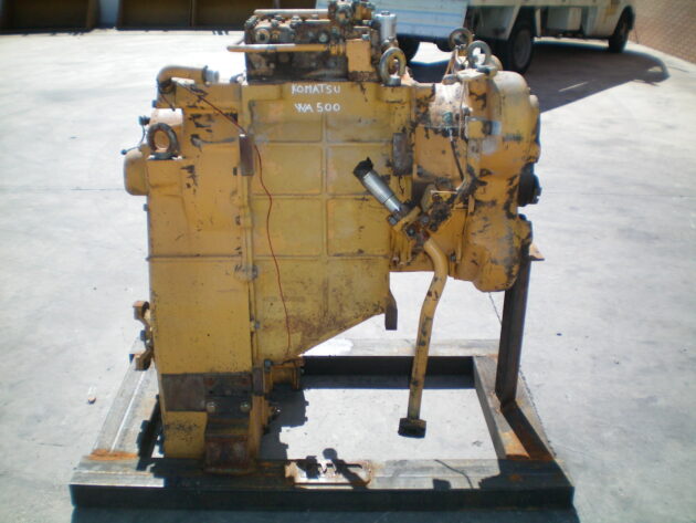 KOMATSU  WA500-1  425-15-00010 - SERVOTRANSMISIÓN - Imagen 7