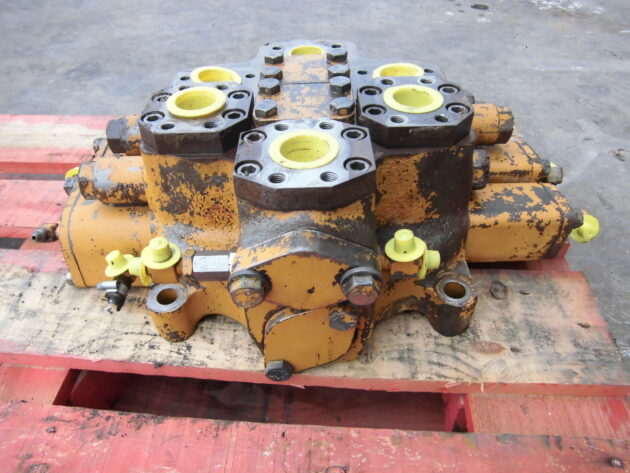 KOMATSU   WA5001  709-12-11203 - DISTRIBUIDOR DE 2 CARRETES - Imagen 2
