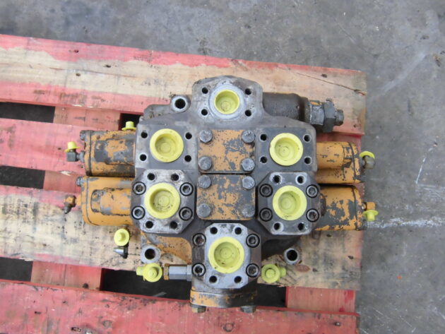 KOMATSU   WA5001  709-12-11203 - DISTRIBUIDOR DE 2 CARRETES