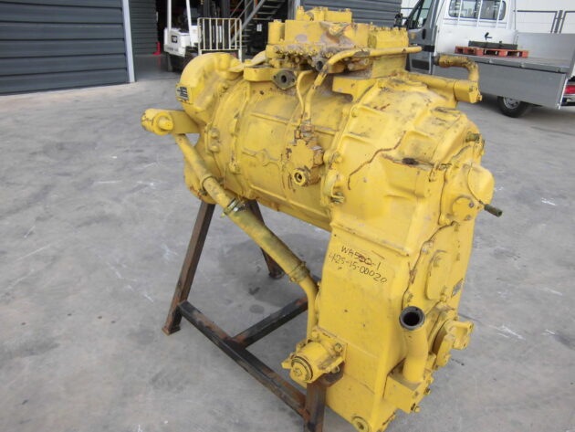 KOMATSU  WA500-1  425-15-00020 - SERVOTRANSMISIÓN - Imagen 4