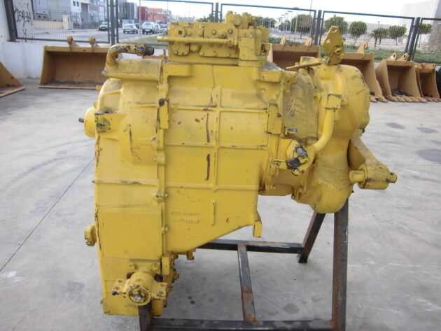 KOMATSU  WA500-1  425-15-00020 - SERVOTRANSMISIÓN - Imagen 7