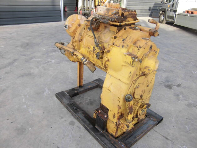 KOMATSU  WA500-1  425-15-00020 - SERVOTRANSMISIÓN (CARCASA ROTA) - Imagen 4