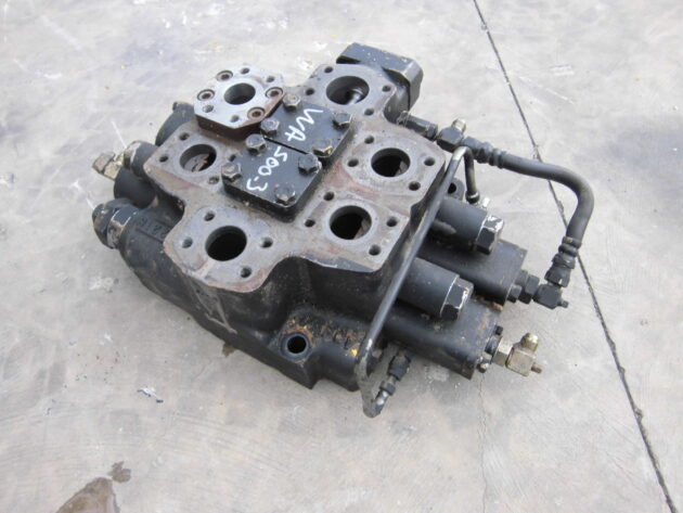 KOMATSU   WA5003  709-12-11903 - DISTRIBUIDOR DE 2 CARRETES - Imagen 3