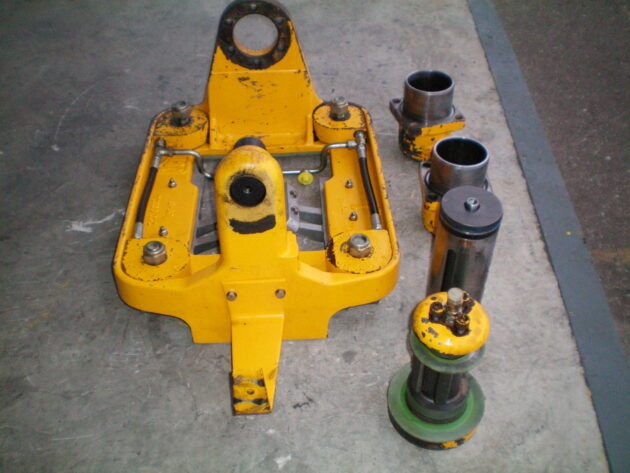 JCB  1CX  290/00324 - PLACA SOPORTE KINPOST - Imagen 3