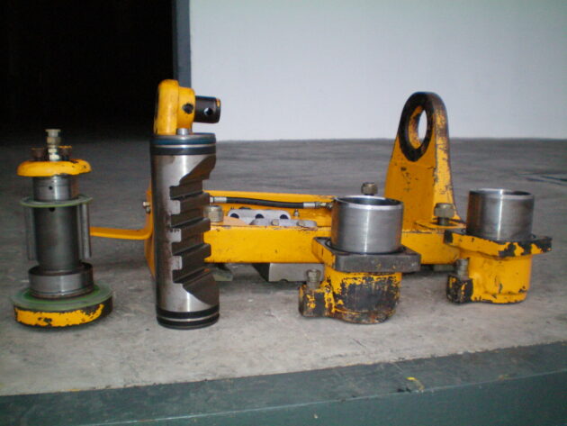 JCB  1CX  290/00324 - PLACA SOPORTE KINPOST - Imagen 4