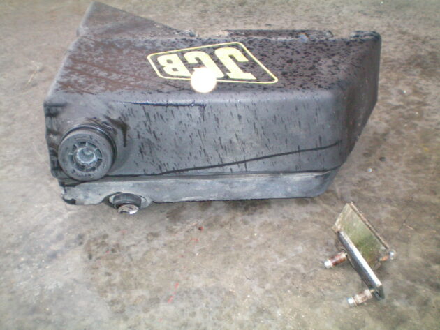 JCB  1CX  290/01291 (*) - DEPÓSITO DE COMBUSTIBLE - Imagen 3