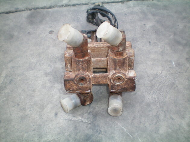 CASE   580SLE   - VALVULA EXPLOTACIÓN PALA