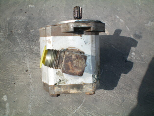 CASE  721C  258041A1 - BOMBA AUXILIAR DE DIRECCIÓN - Imagen 3