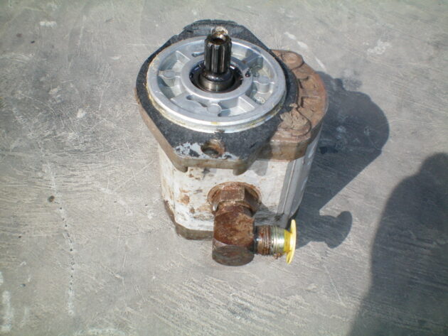CASE  721C  258041A1 - BOMBA AUXILIAR DE DIRECCIÓN - Imagen 5