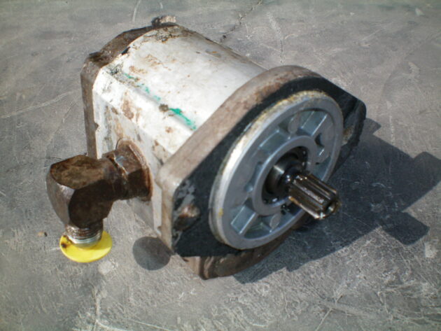 CASE  721C  258041A1 - BOMBA AUXILIAR DE DIRECCIÓN